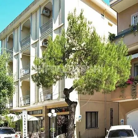 Labrador 3* Cattolica
